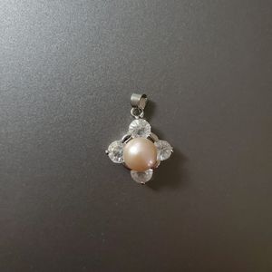 Pearl & Diamond pendant